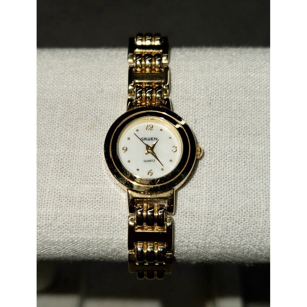 Gruen Gold Tone Womens Watch 23mm‎ White Dial